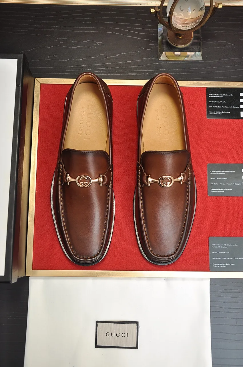 Men's shoes💰560💶Italy's top luxury men's shoe giant (GUCCI) (Gucci) (full cowhide lining) new arrival🍃Original European style🔰 Pleasant to the eye😍In order to make the shoes more durable and non-deformable🌀The production continues to follow traditional methods but there is still no lack of innovation💪Choose original sheepskin for the leather♻️ Smooth and natural And extra bright ⭐Made of imported cowhide, the first choice of rich people 38-45 (45 customized)